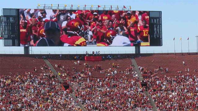 Riesiger hoher Auflösung LED-Bildschirm in der Colosseum-Arena in Los Angeles